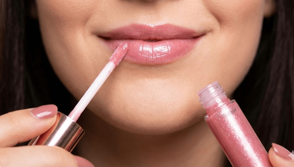 How to Make Your Lip Gloss Last Longer - Beauty Exchange Beauty Supply