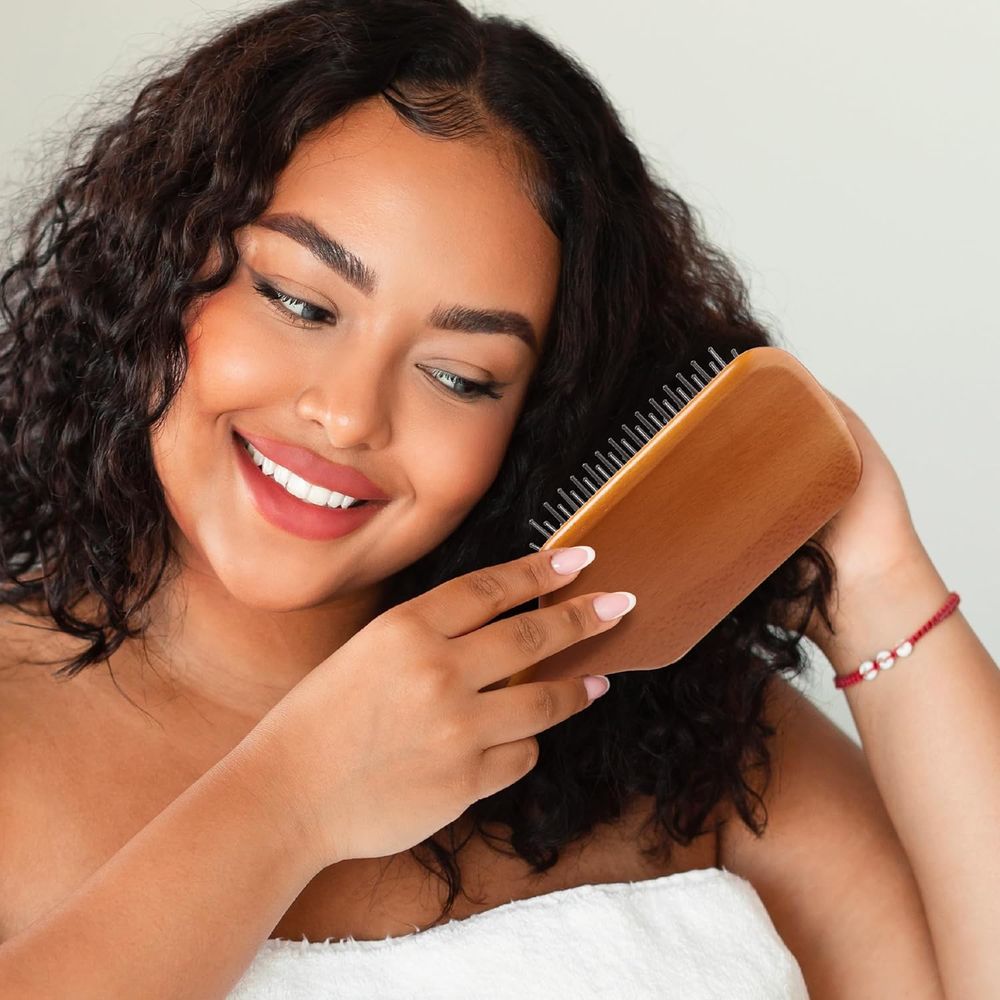 Red by Kiss Evergreen Brush – Standard Paddle