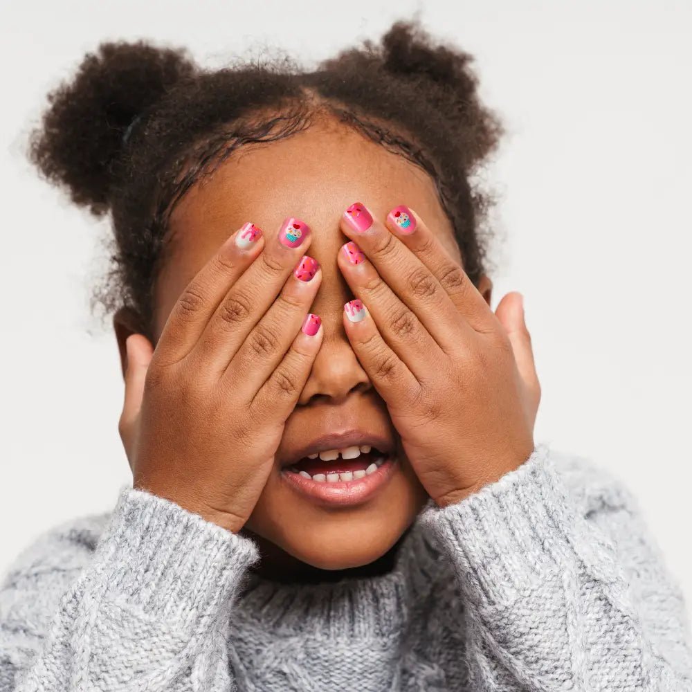 Gold Finger Little Diva Girl Nails – Glittery Press - On Art for Kids - Beauty Exchange Beauty Supply