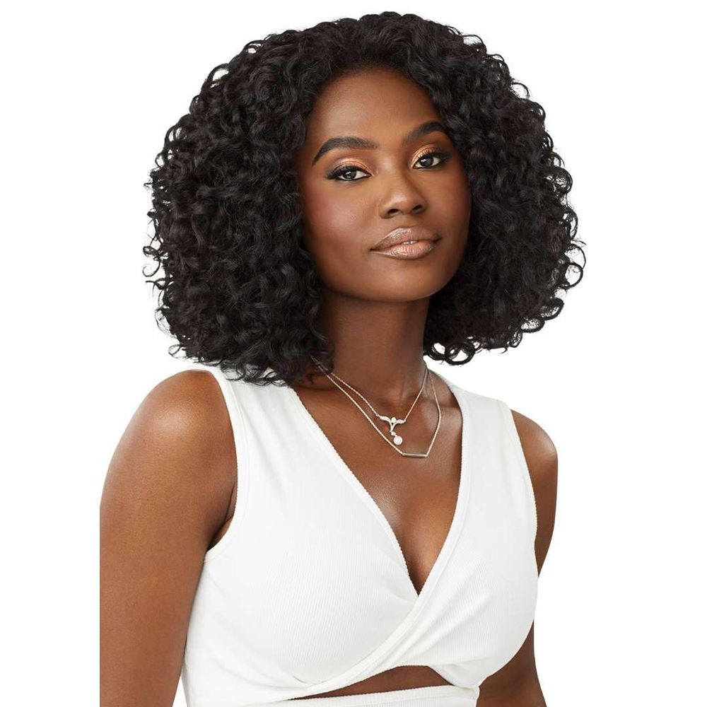 Outre Quick Weave – Amika | Sleek Layers with Natural Volume | Available in Classic & Dimensional Colors | One Size Fits Most - Beauty Exchange Beauty Supply